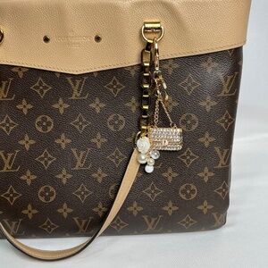 Fabulous rhinestone purse w pearls crystal bag charm key ring